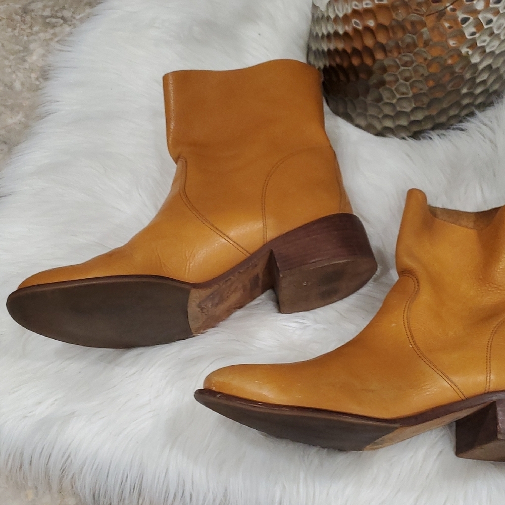 Tory Burch Seina  Tan Leather  Boots - Picture 8 of 16